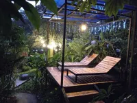 Jungle Living Tree Houses - 2-Star