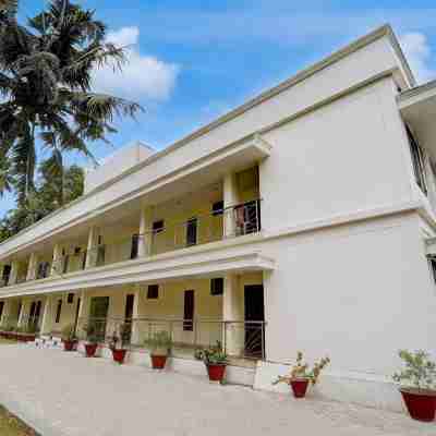 Deluxe Thiruvallam Lakeview Hotel Exterior