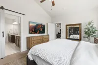 The Wandering Key Gather & Unwind, Sleeps 14