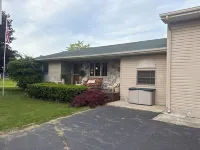 Spacious in-Town Family Home, Walk to Beach & Downtown, Quiet Retreat