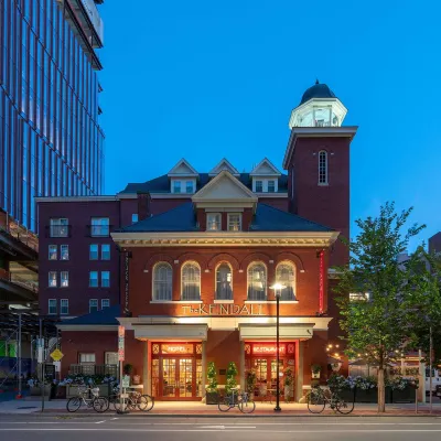 The Kendall Hotel at the Engine 7 Firehouse Отели рядом с достопримечательностью «Бостонский Марафон»