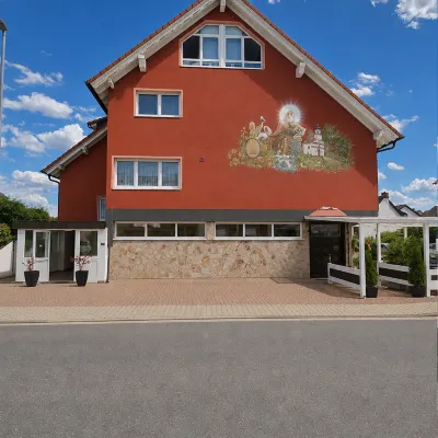 Hotel Weinhaus Wiedemann Hotels near Laubenheim