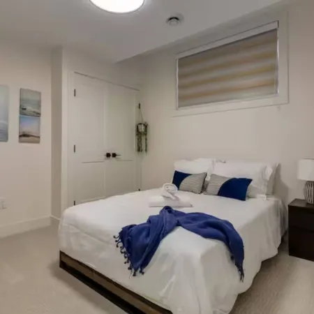 Pavilion Lakefront Luxe 3 Bdrm near Lake!