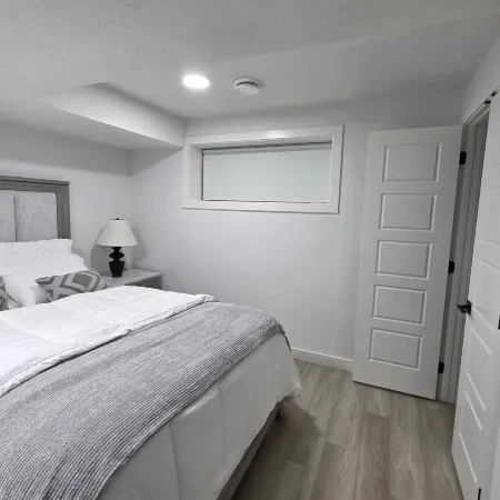The Secord Suite Escape Fun Base Near the Mall