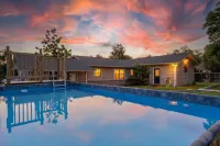 8b 4b Nearby Pool Blanco Wine Trail Town sq - piscine