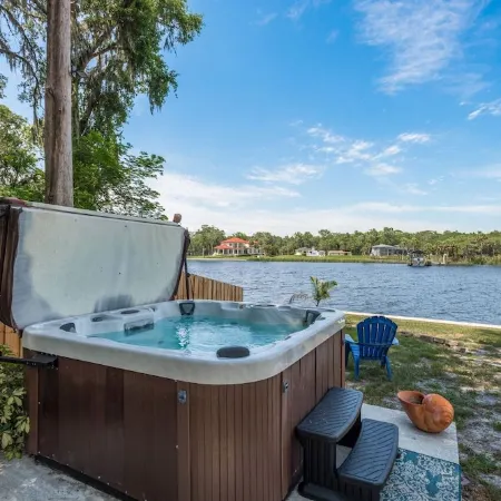 Beautiful Waterfront Home on the Alafia River