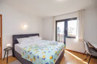 Charming Studio Rental with Garden View in Malinska, Croatia - 4성급