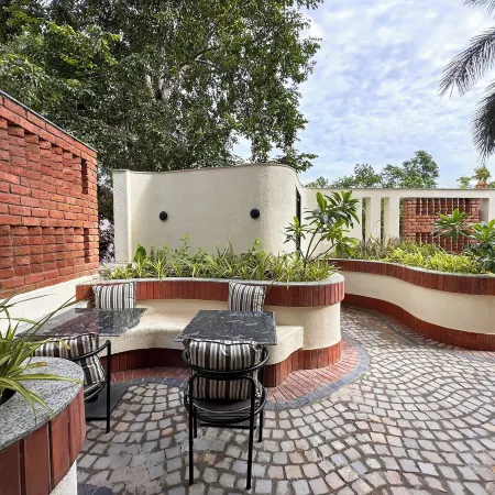 The Four Stories - Luxury near the Lake