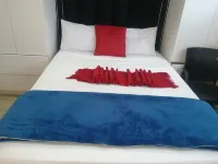 Romantic Retreat Private Room with Shared Pool in Gqeberh - 2성급