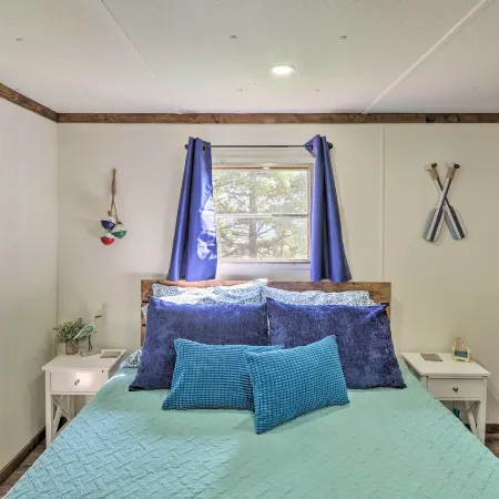 Cozy Lakeside Home w/ Lake & Mountain Views!