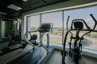 بي آند بي ه توتل وارساو إيست - نادي رياضي