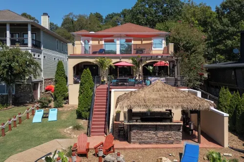 Lake Front Honky Tonkin & Lake Life  O/D Kitchen & Tiki Hut -Near Nashville - 4 stjerner