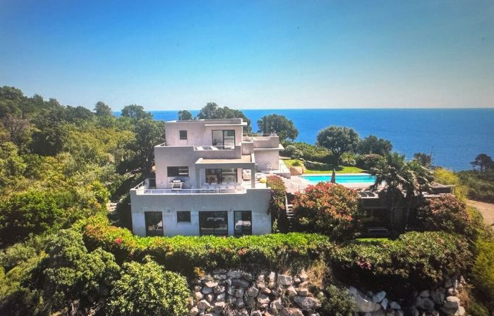 MAGNIFICENT 330 M2 VILLA - HEATED POOL - SEA AND MOUNTAIN VIEWS