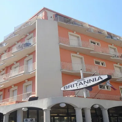 Hotel Britannia Rimini Marina Centro テンピオ・マラテスティアーノ周辺のホテル