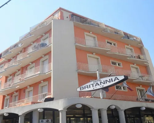 Hotel Britannia Rimini Marina Centro Отели рядом с достопримечательностью «Старый Город - Марина Чентро - Сан Джулиано»
