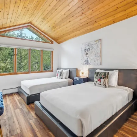 Ski in/Ski out Luxury Penthouse Condo, Hot Tub, Walk to Village in Beaver Creek