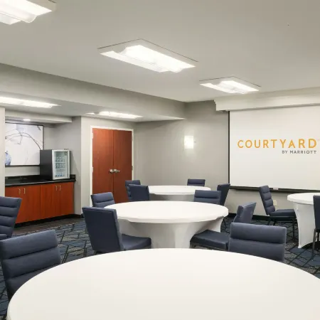 Courtyard Melbourne West