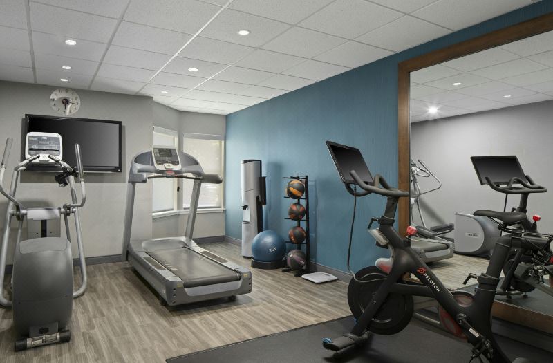 Hampton Inn & Suites Newport News-Airport (Oyster Point Area) photo 2