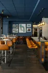 Four Points by Sheraton Surrey - bar