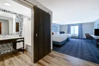 Hilton Garden Inn Cedar Rapids - موقف سيارات