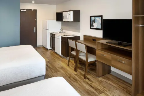 Woodspring Suites Houston IAH Airport - Pet friendly