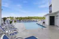 Main-channel Views, Heated Pool, Boat Slips & Huge Deck - 4-Sterne