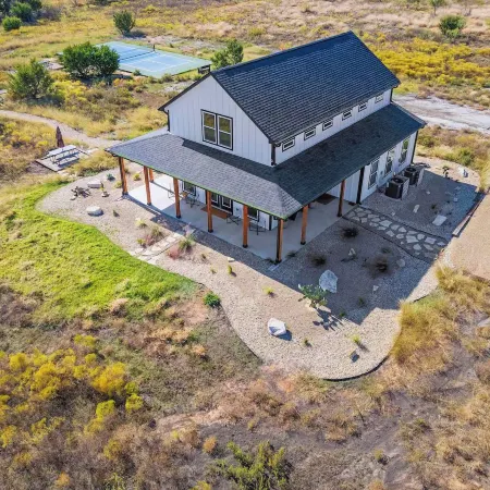 Private Pickleball Court! Family Glen Rose Getaway