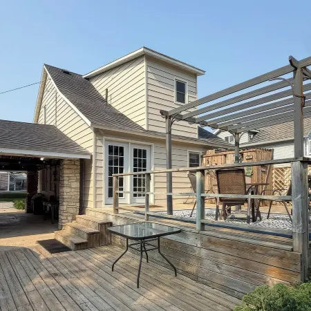Clear Lake Vacation Rental: Walk to Town / Beach!