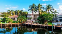 Beach Drive Estate by Avantstay Canal-Front Pool + Hot Tub + Private Dock Walk to the Beach - 4-Star