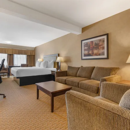 Best Western Plus Emerald Isle Hotel