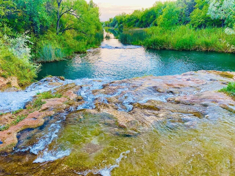 Americas Best Value Inn by The River Hot Springs