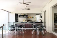 DoubleTree by Hilton Esplanade Darwin - bar