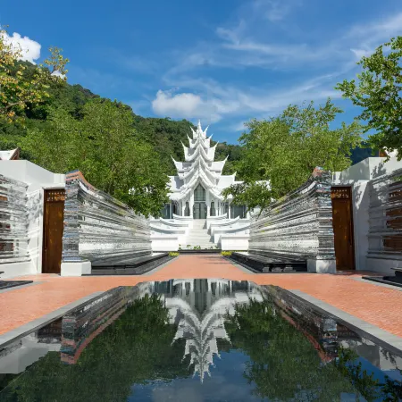 InterContinental Phuket Resort Отели рядом с достопримечательностью «Пляж Лаем-Синг»