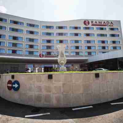 Ramada Plaza by Wyndham Craiova Hotel Exterior