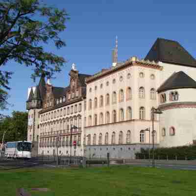 DoubleTree by Hilton Frankfurt Niederrad Hotel Exterior