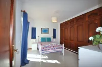 Charming Villa, Private Pool, Walking Distance to Centre, Free AC & Wifi