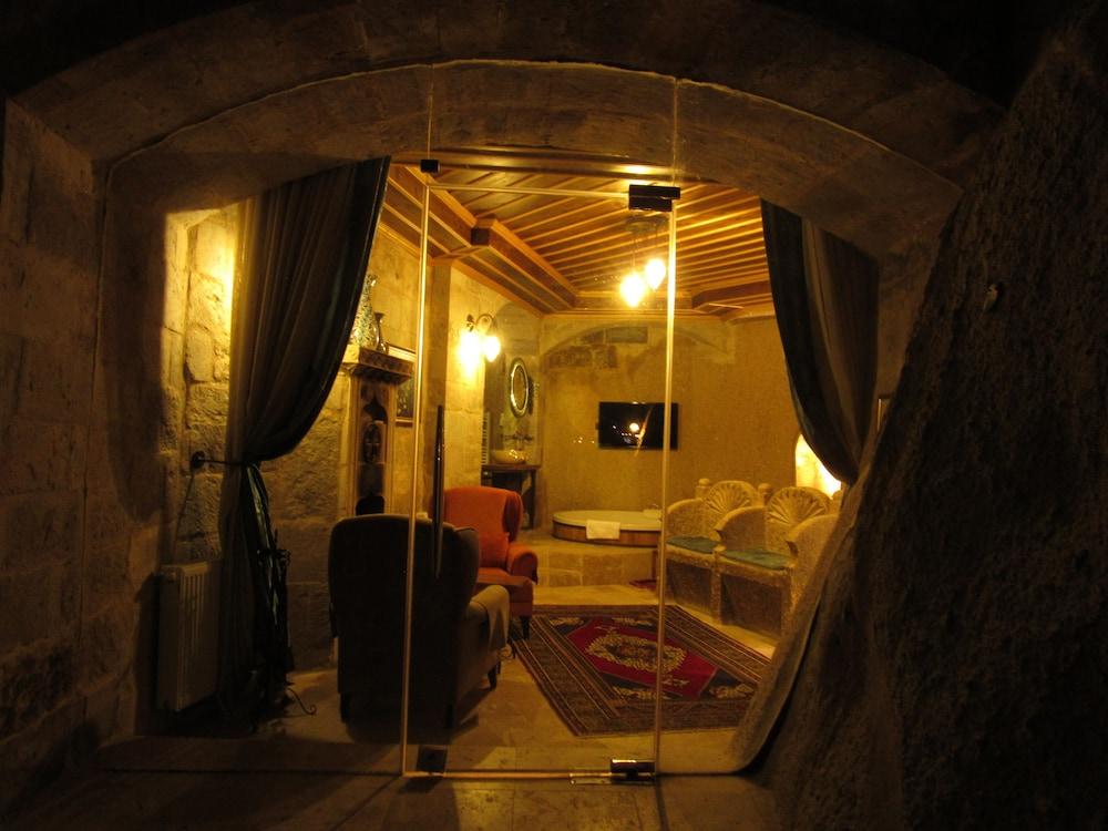 Traveller＇s Cave Hotel