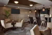 Microtel Inn & Suites by Wyndham Estevan - ที่มีบาร์