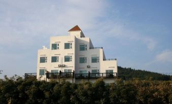 Pohang Hwajin Beach Pension