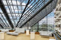 DoubleTree by Hilton Hotel Newark Airport - С бассейном