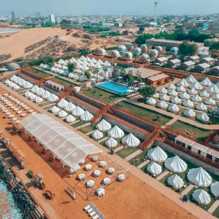 Longbeach Campground Отели рядом с достопримечательностью «Городской пляж»