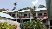 Jamaica Inn Bungalow Hotels near Ban Tai
