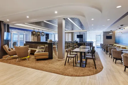 SpringHill Suites Chicago Chinatown Отели рядом с достопримечательностью «Университет Чикаго»