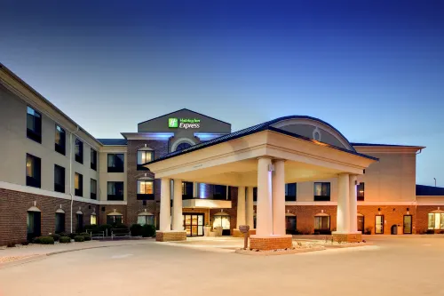 Holiday Inn Express & Suites PERU - LASALLE AREA by IHG - parking