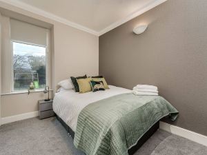 Garden Flat, Stylish, Modern Flat, Near Balloch