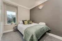 Garden Flat - Stylish - Modern Flat - Near Balloch Hotels near Duck Bay