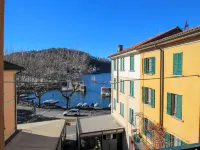 Virginia Hotels in Laveno-Mombello