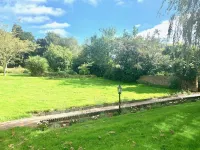 Stunning Estate Sleeps 22 Private Parking & Garden