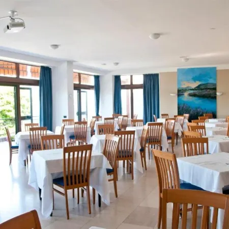Hotel Europa Отели в г. Испра