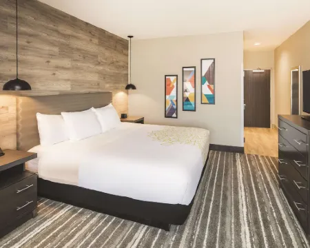 La Quinta Inn & Suites by Wyndham Atlanta South - McDonough Hotels in Henry County